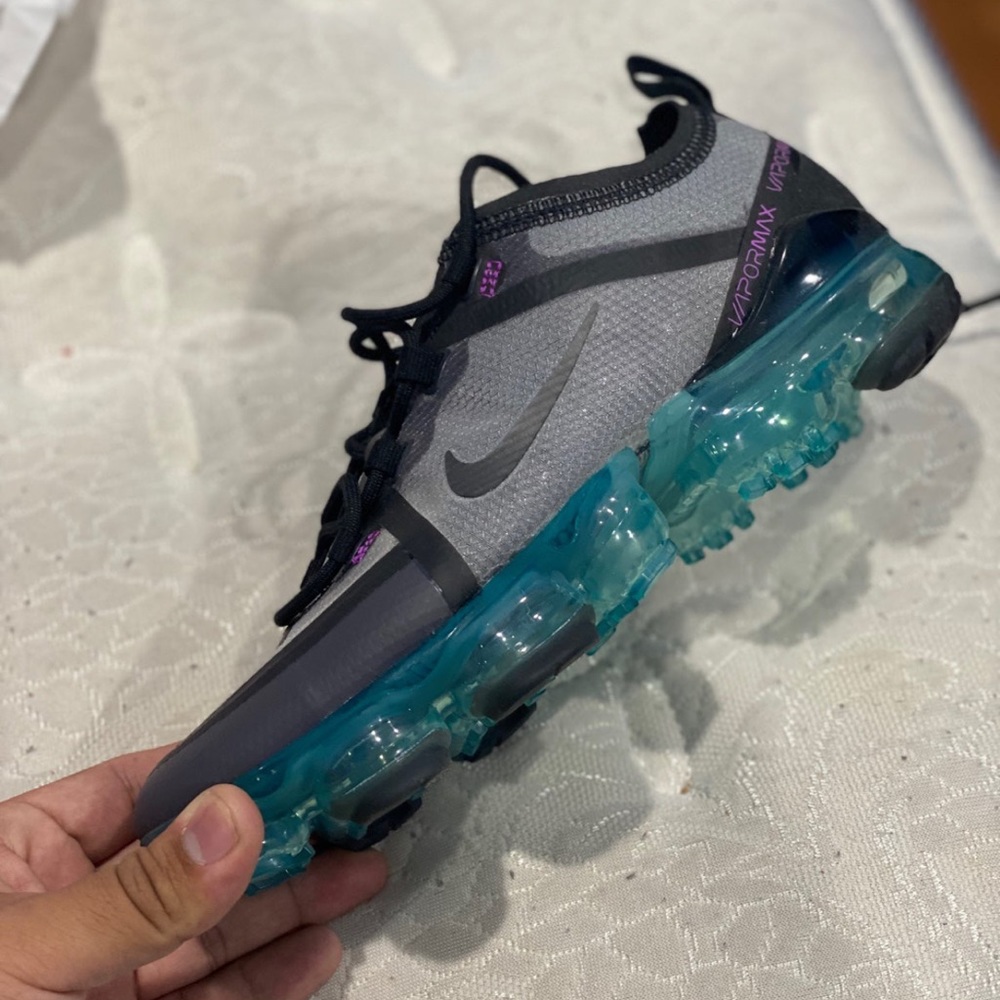 Brand new no box Nike vapor max size 5Y
New no box